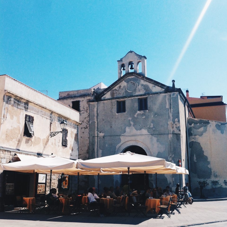 Plaza en Alghero, Cerdeña