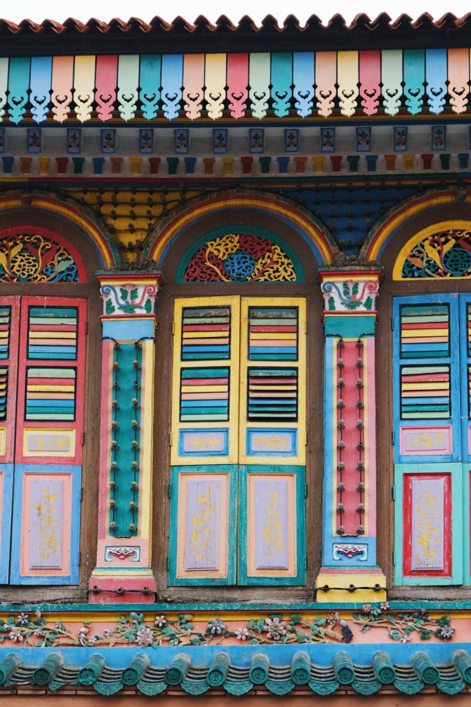 Ventanas coloridas Little India en Singapur