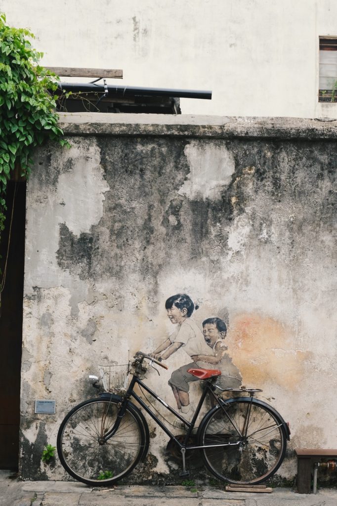 George Town street arte bicicleta