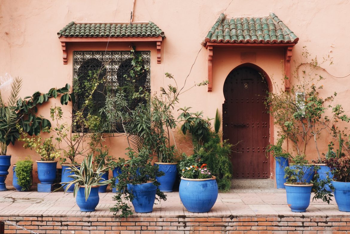 Fachada de una casa tradicional en Marrakech